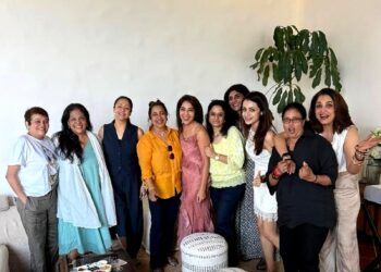 சூர்யா-ஜோதிகா தம்பதியினர், நண்பர்களுக்கு அளித்த விருந்து